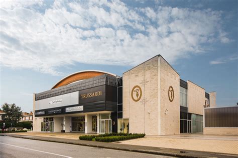 leccio outlet luxury